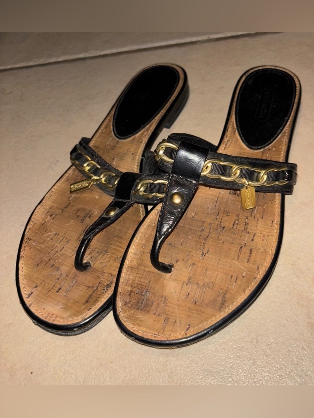Coach Garland Crnkl Patent A8355
Sandal US Black
Gold Chain